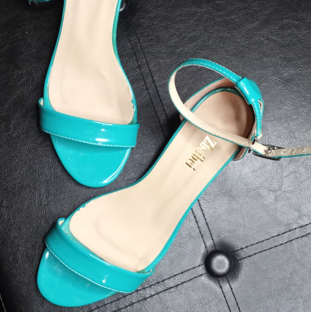 Kitty heels